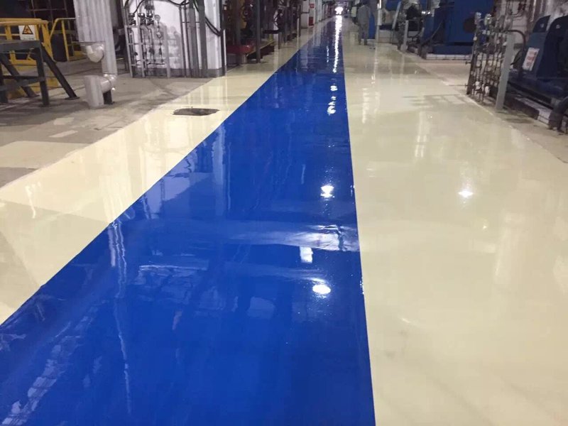 固化地坪,一种广泛应用于工业厂房、仓库等场所的地坪材料。它在施工中具有诸多优点和局限性。今天我们就来深入探讨一下固化地坪的优点与缺点。